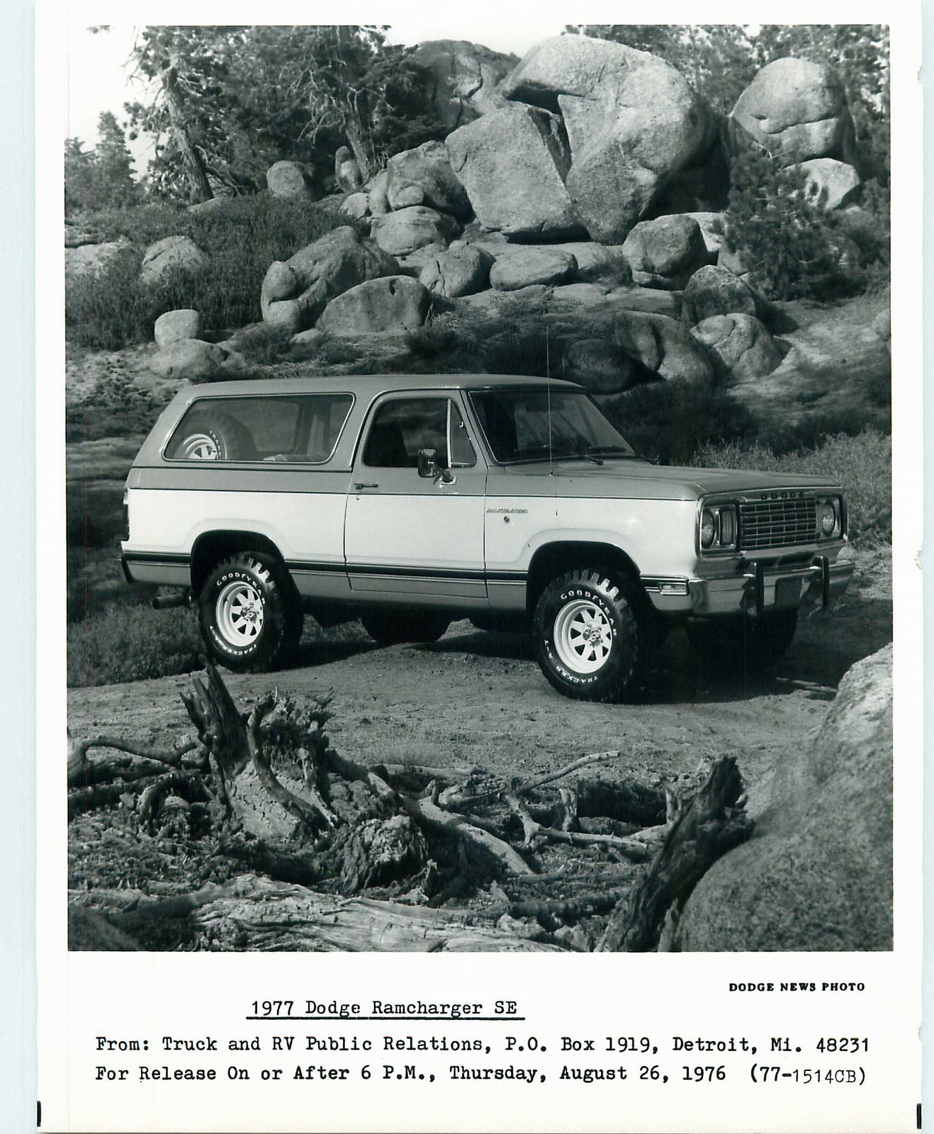 n_1977 Dodge Ramcharger PR Photo-21.jpg